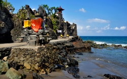batu-bolong