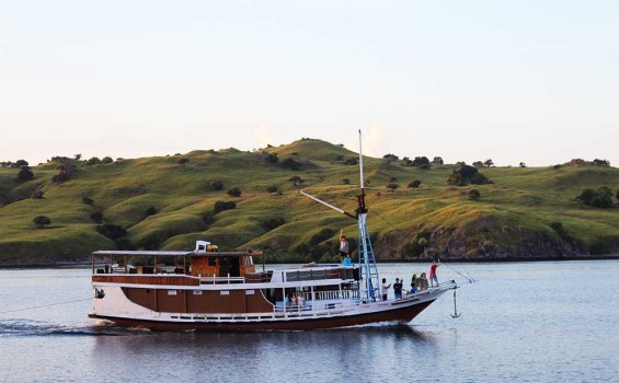 boat-komodo.jpg