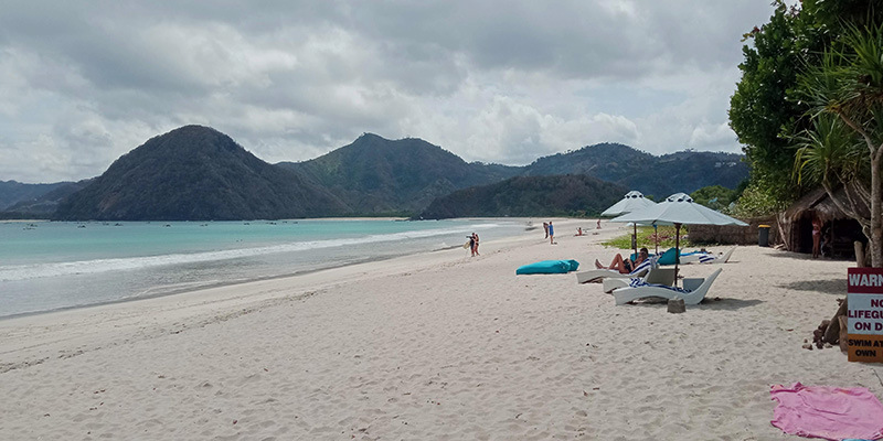 lombok-sasak-traditional-tour-silong-belanak-beach