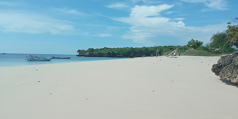 pink-beach-tour-segui-beach