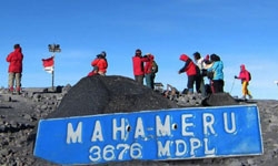 summit-semeru