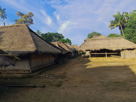 senaru-waterfall-tour-traditional-house