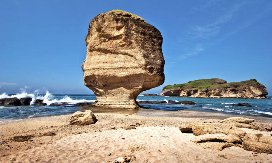 Batu-payung-lombok-tengah - Lombok Picnic Tour Travel